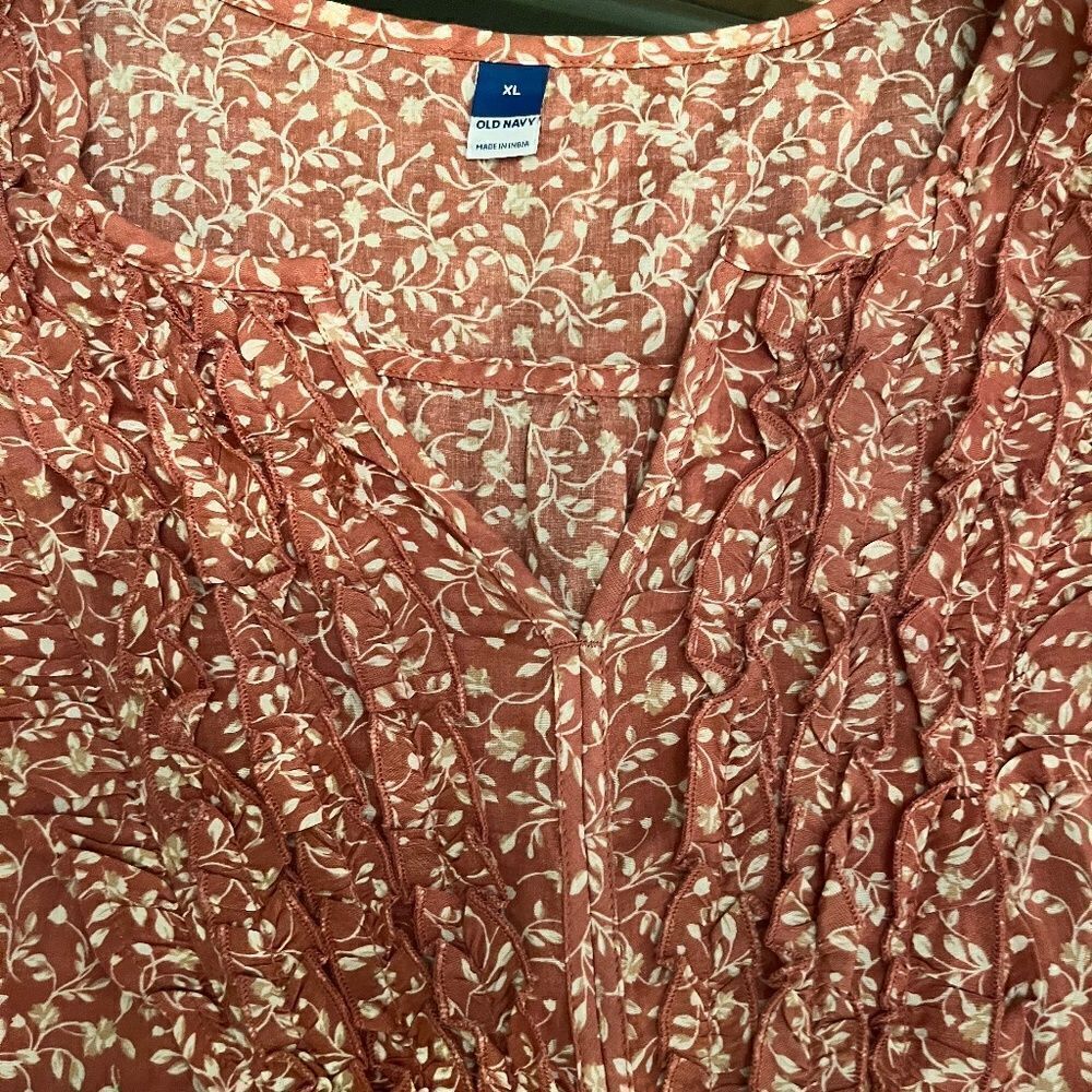 Old NavyโXL Pink Floral Top Light And AiryโRuffles - Picture 5 of 13
